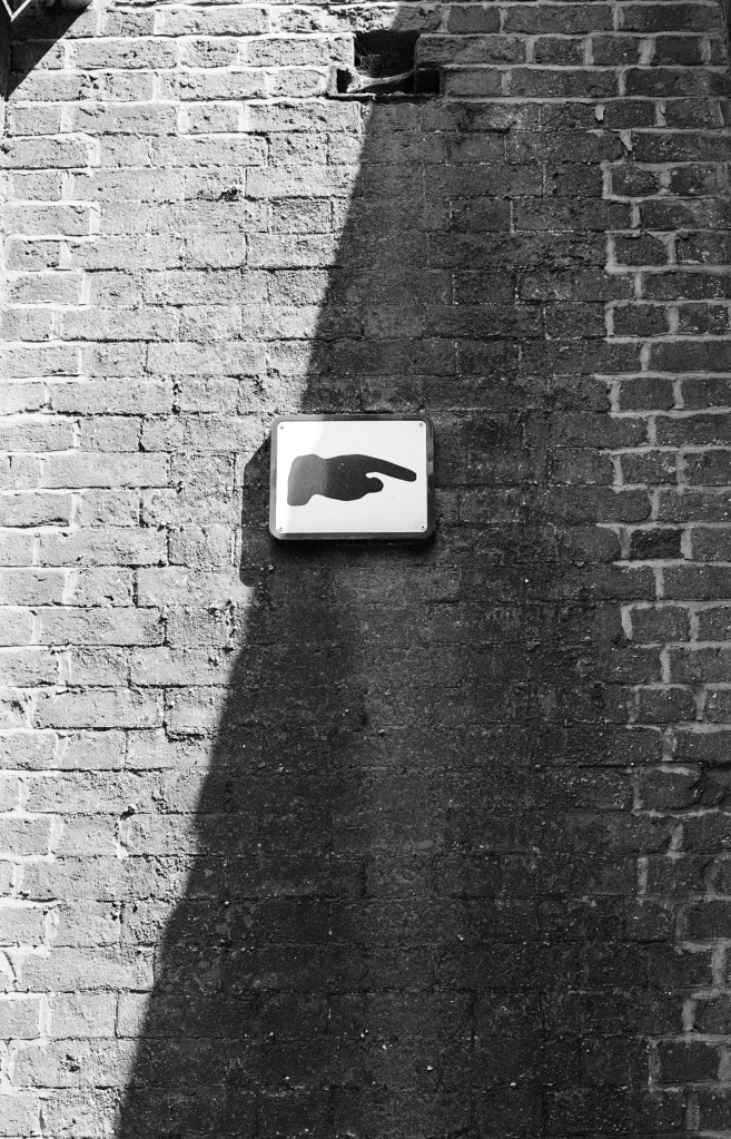 This image has an empty alt attribute; its file name is 000030600030a.jpg